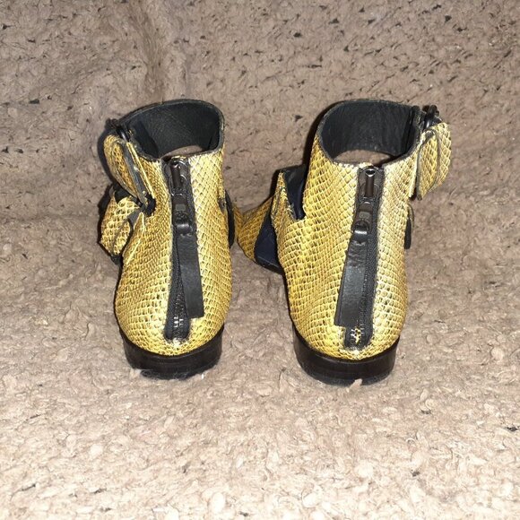 RAG & BONE-Yellow/Black Leather Python Print Sandals-Buckles-Sz 7-Near Mint - Picture 5 of 8